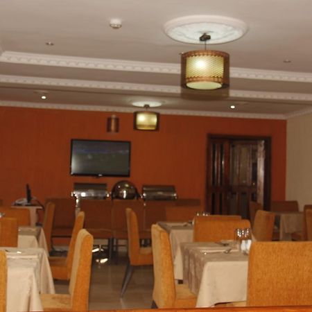 Crown Cottage Hotel Ikeja Exterior photo