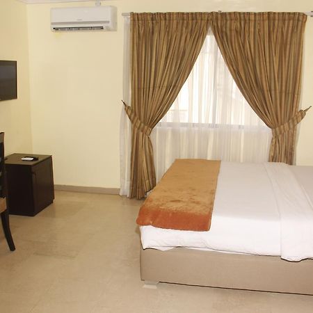 Crown Cottage Hotel Ikeja Exterior photo