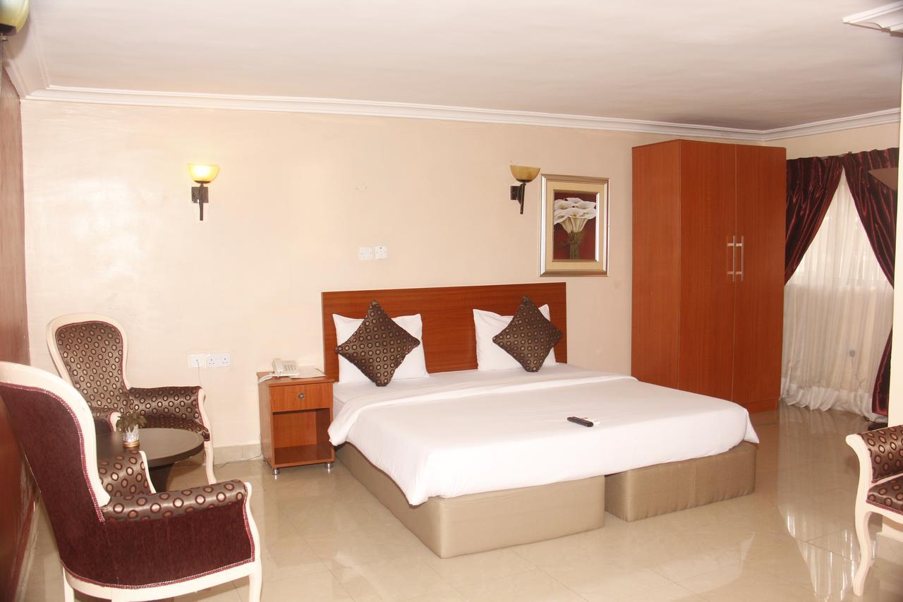 Crown Cottage Hotel Ikeja Exterior photo