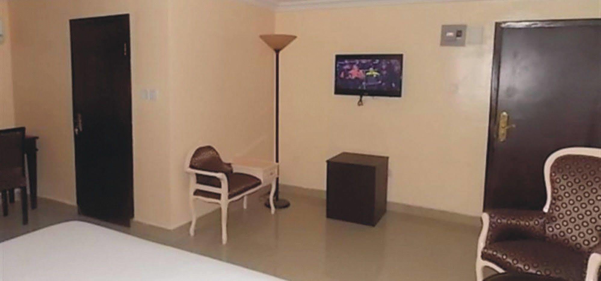 Crown Cottage Hotel Ikeja Exterior photo